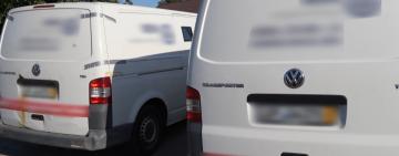 Торгували броньованими автівками, завезеними як гуманітарну допомогу: поліцейські Одещини затримали військовослужбовця та його спільника