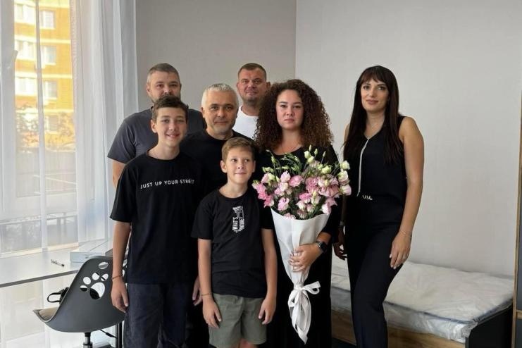 Родина загиблого фельдшера Сергія Ротару отримала нове житло в Одесі