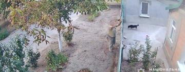 «Будеш тікати-застрелю»: в Кілії п’яний чоловік стріляв по перехожим, тваринам і погрожував неповнолітній