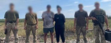 Прикордонники Одещини врятували чоловіка та жінку, які понад добу не могли вибратись з боліт