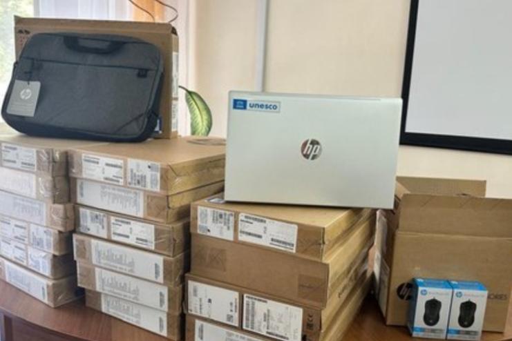 Громади Одещини отримали 21 ноутбук у рамках пілотного освітнього проєкту