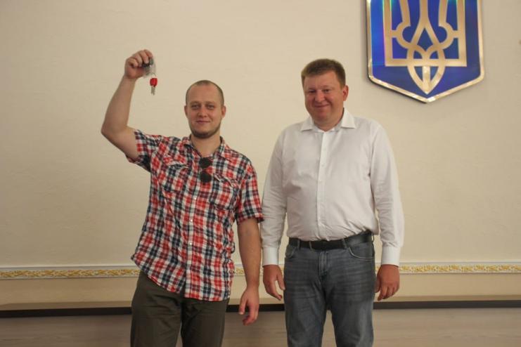 В Арцизі молодому лікарю вручили ключі від власної квартири, а заввідділення хірургїї – звання почесного громадянина 