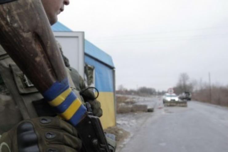 У Луцьку невідомий чоловік стріляв у військових, які несли службу на посту