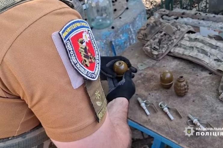 Поліцейські відправили на лаву підсудних 36-річного жителя Білгород-Дністровського району за незаконне поводження з бойовими припасами, вогнепальною та холодною зброєю