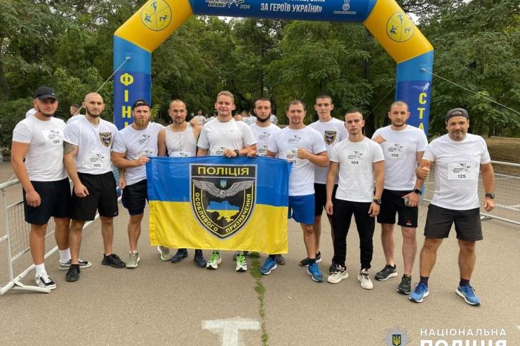Одеські поліцейські долучилися до патріотичної акції «Шаную воїнів, біжу за Героїв України»