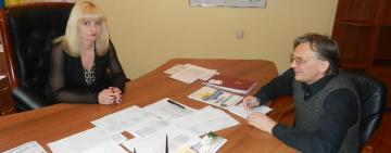 Співробітницю Одеської митниці звільнили через російський паспорт та підозри у держзраді