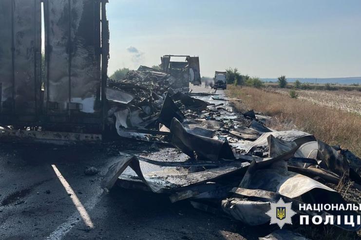 На Одещині після зіткнення загорілись вантажівки: постраждалий у лікарні