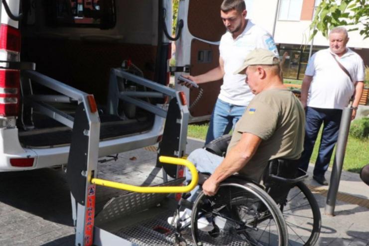 В Одесі поранених ветеранів безкоштовно возитимуть у лікарні та спортзали на реабілітацію