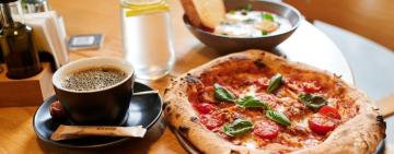 Поліцейські затримали адміністратора піцерії в Одесі, який крав гроші з кожного замовлення їжі