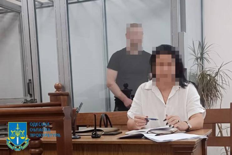 Троє одеситів на замовлення рф підпалювали військові автівки та релейні шафи 