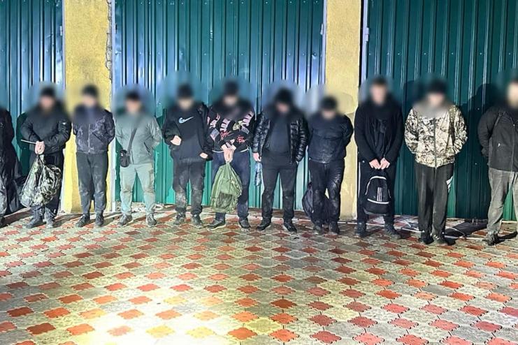 На Одещині затримали 19 чоловіків, яких адміністратор анонімного телеграм-каналу відправив у "піший тур" на кордон