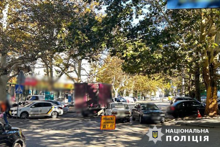 Діти в лікарні: в Одесі на пішохідному переході автівка наїхала на двох дівчат