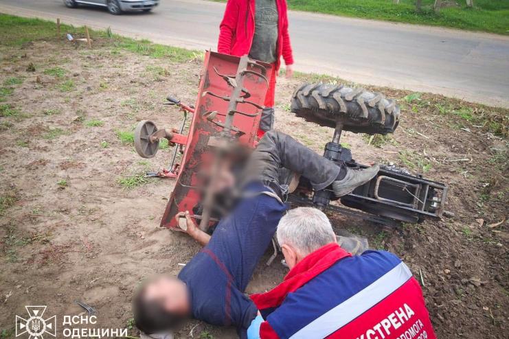 На Одещині рятувальники деблокували ногу чоловіка: важливе нагадування про обережність