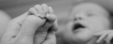 В Одесі чоловік жорстоко побив своїх дітей: місячне немовля рятують у реанімації, друга дитина у лікарні