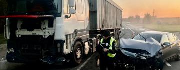 На Одещині зіштовхнулись вантажівка, «Infiniti» і «Skoda»: двоє водіїв у лікарні