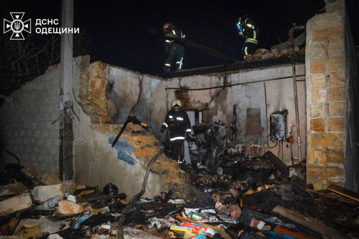 Росіяни атакували дронами Одесу та район: пошкоджено житлові будинки, є постраждалі