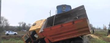 ДТП на залізниці: в Болградському районі зіткнулись тепловоз і вантажівка