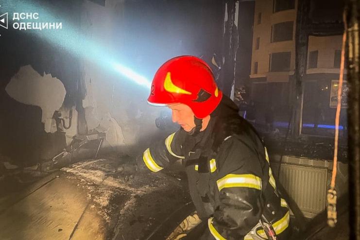 Одеса: дитяча гра зі свічкою завершилася пожежею