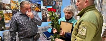 У Кілії батькам загиблого на війні Олега Абгаша передали державну нагороду 