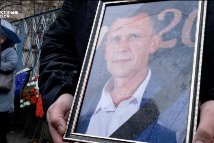 В Одесі попрощалися з Павлом Снітковським, водієм швидкої допомоги, який загинув під час балістичного удару