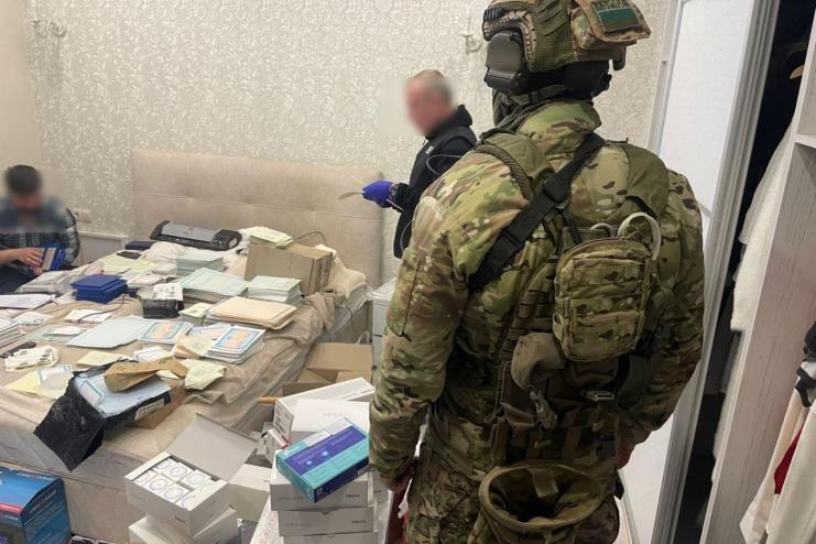Прикордонники викрили злочинну мережу з виготовлення підробних документів, яка діяла в Одесі, Львові та Києві