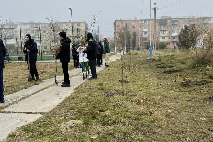 Пам’яті найкращого наставника: в Кілії висадили дерева на честь передчасно померлої Тетяни Карадобрій