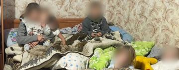 Крики малюків почула перехожа: на Одещині горе-мати покинула шістьох маленьких дітей і поїхала 