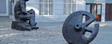 На демонтаж 13 памʼятників з російською імперською символікою виділили 200 тисяч грн