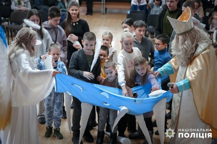 Одеські поліцейські привітали дітей загиблих та поранених колег з Днем святого Миколая