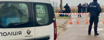 На дорозі в Одеській області виявлено труп жінки з ознаками насильницької смерті