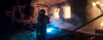 Наймолодшому лише декілька місяців: 33-річний чоловік врятував родину і шестеро діточок від пожежі