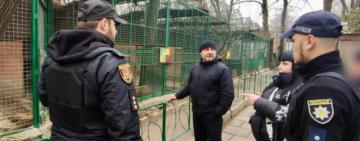 В Одеському зоопарку леопард напав на співробітника, котрий прибирав у вольєрі