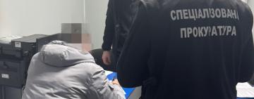 Не сподобалось спілкування з дитиною: військовослужбовцю, який завдав тілесних ушкоджень вчителю, повідомлено про підозру