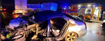 Поліцейські встановлюють обставини смертельної ДТП за участю пасажирського автобуса і легковика