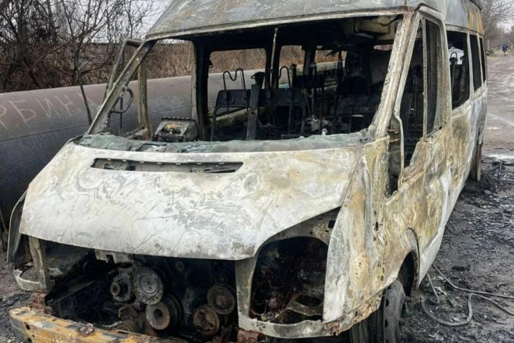 В Одесі невідомі спалили евакуаційний автобус благодійного фонду
