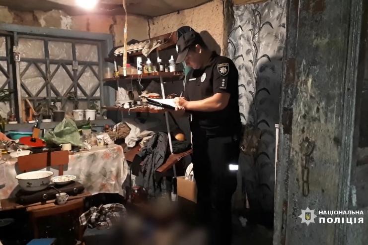 На Одещині 51-річна жінка під час вечері зарізала сина