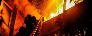 На Одещині горіла квартира у багатоповерховому будинку: на згарищі знайдено тіло чоловіка
