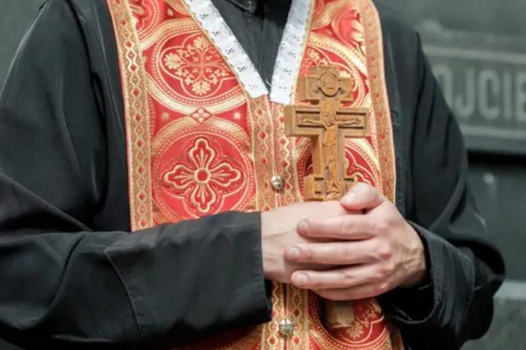 Уряд дозволив бронювати священнослужителів