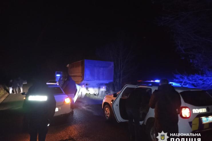 Завдали державі збитків майже на мільйон гривень: на Одещині поліцейські викрили групу осіб у вирубці лісу