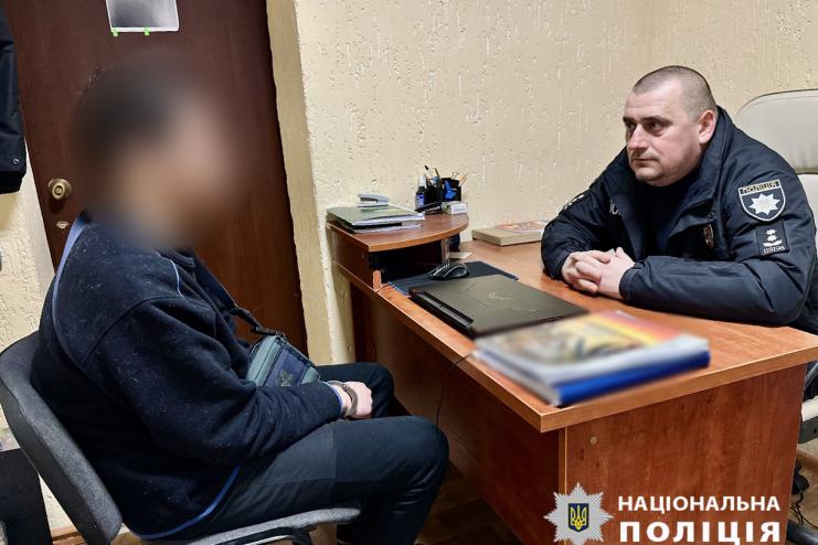 Одеські поліцейські викрили 22-річного чоловіка у підпалі двох поштових відділень