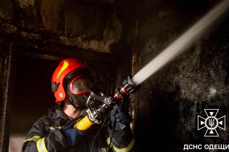  Пожежа на подвір’ї: на Одещині господаря будинку госпіталізували через отруєння димом