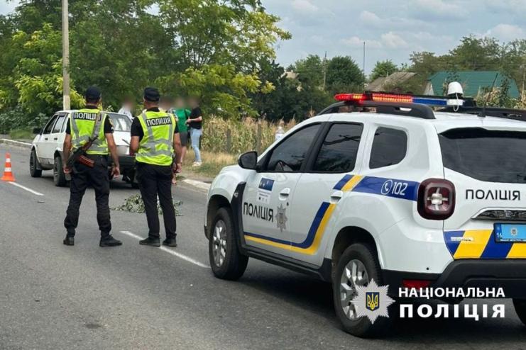 У селі Орлівка демонтують «лежачих поліцейських», що викликало обурення місцевих жителів