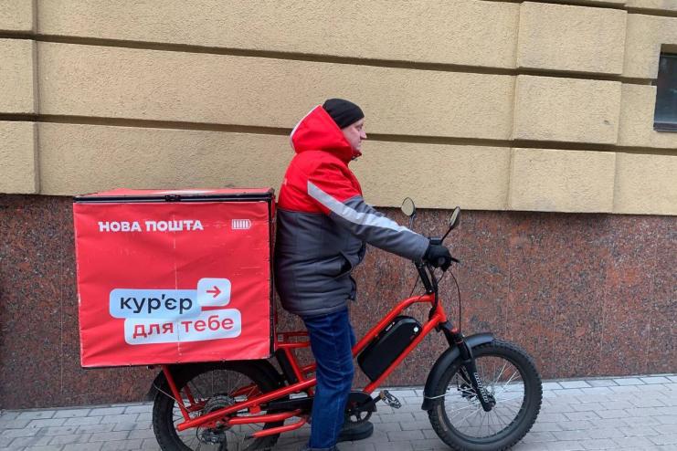 Кур’єри «Нової пошти» доставлятимуть посилки на електробайках