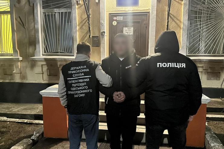 8000 доларів за «тур» до кордону: на Одещині викрили організатора незаконного переправлення осіб