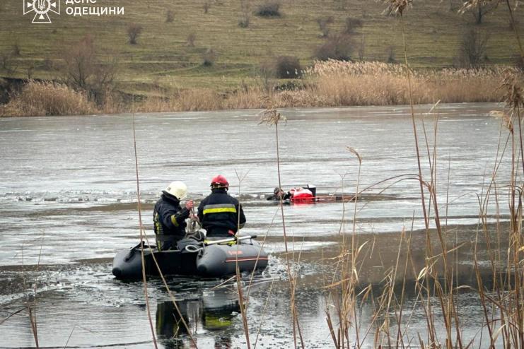 На Одещині врятували рибалку, який провалився під лід