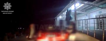 "У нас дитина в критичному стані!": на Одещині патрульні врятували життя маленькій дівчинці