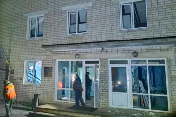 Третя ніч поспіль ворожого терору: в наслідок нічної атаки БПЛА пошкоджена лікарня в Чорноморську