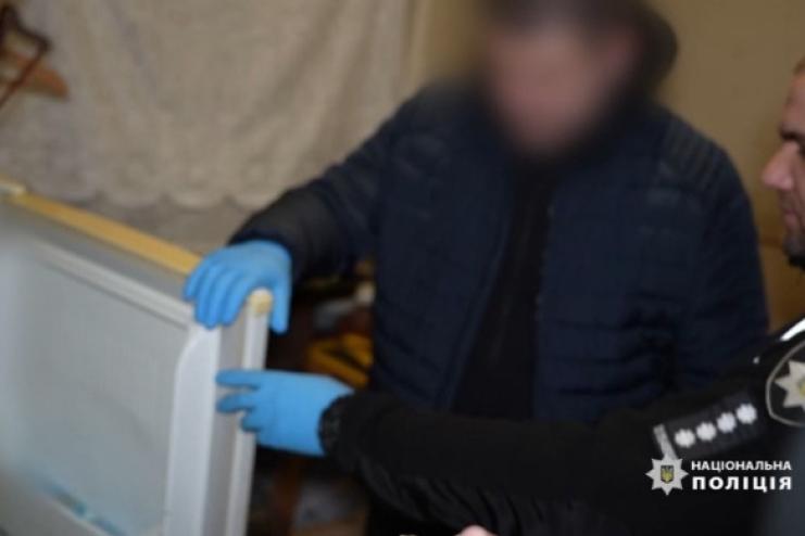В Одесі у морозильній камері в одній з квартир знайшли тіло малюка