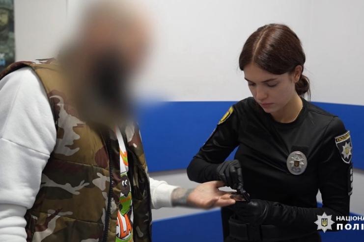 Одеські поліцейські відправили на лаву підсудних киянина, який на замовлення за грошову винагороду підпалив в обласному центрі квартиру
