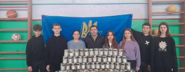 Тепло для фронту: учні ліцею Бессарабської громади виготовляють окопні свічки для воїнів ЗСУ